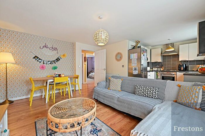 2 Bedroom Apartment For Sale In Gilson Place, Coppetts Road, Muswell Hill, London, N10