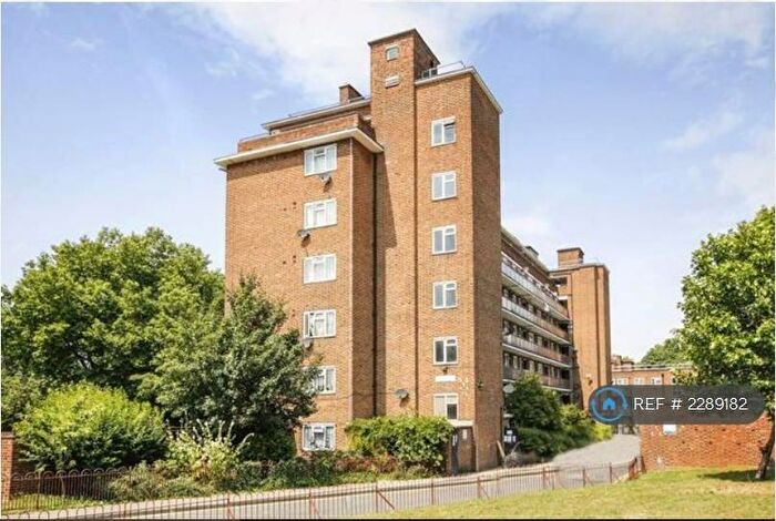 2 Bedroom Flat To Rent In Horsman House, London, SE5
