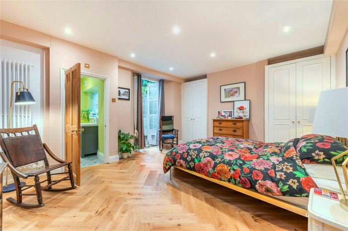 1 Bedroom Flat To Rent In Oakley Square, Camden, NW1