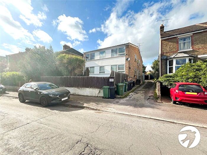 2 Bedroom Maisonette For Sale In Hartnup Street, Maidstone, Kent, ME16
