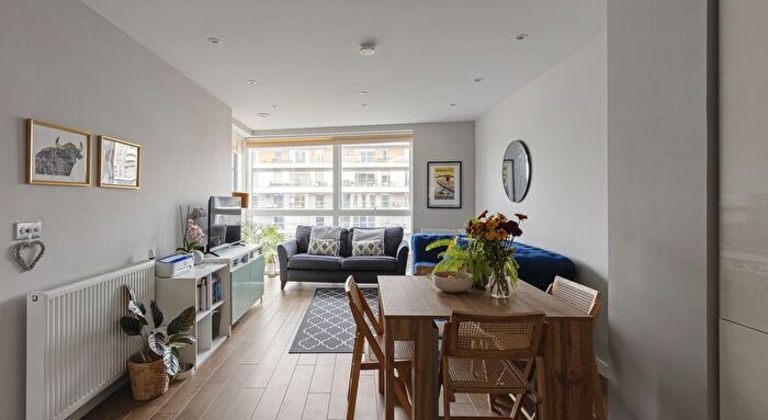 2 Bedroom Flat For Sale In Iverson Point, Harrison Walk Greenwich, SE10