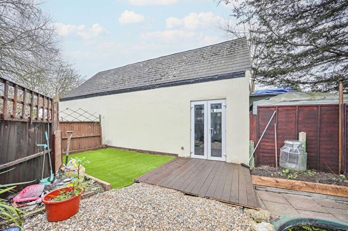 3 Bedroom Flat To Rent In St Johns Road, Walthamstow, London, E17