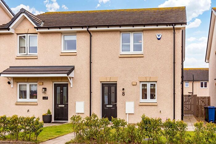 2 Bedroom Semi-detached House For Sale In Curlew Way, Inverkeithing, KY11