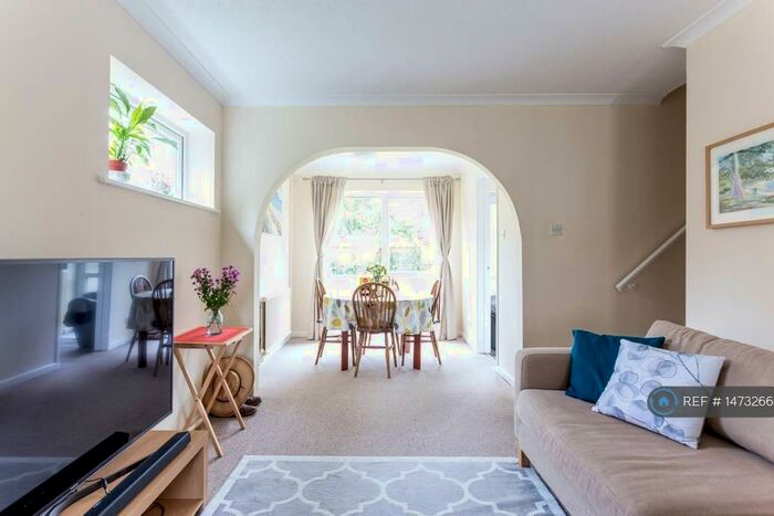 4 Bedroom Semi-Detached House To Rent In Midhurst Close, Cambridge, CB4