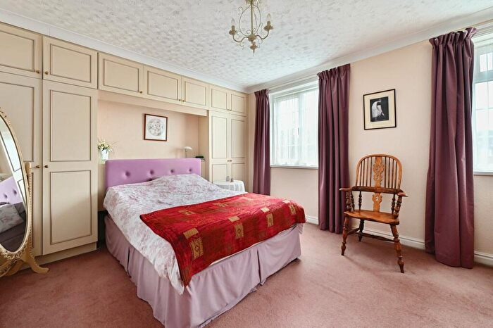 3 Bedroom Detached House For Sale In Windsor Road, Farnborough, GU14