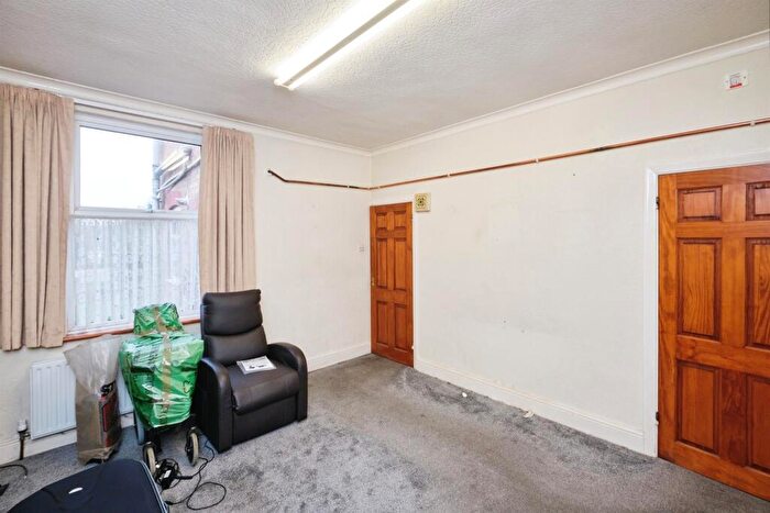 3 Bedroom Terraced House For Sale In Deakins Road, Birmingham, B25