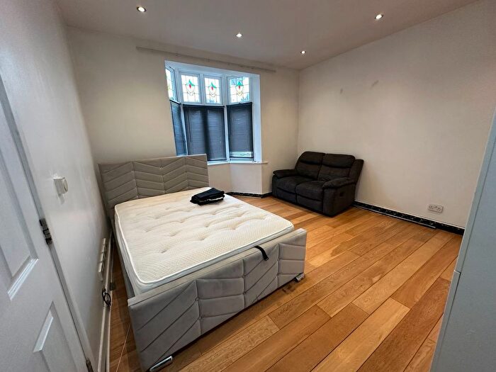 1 Bedroom Flat To Rent In Budoch Drive, Seven Kings, IG3