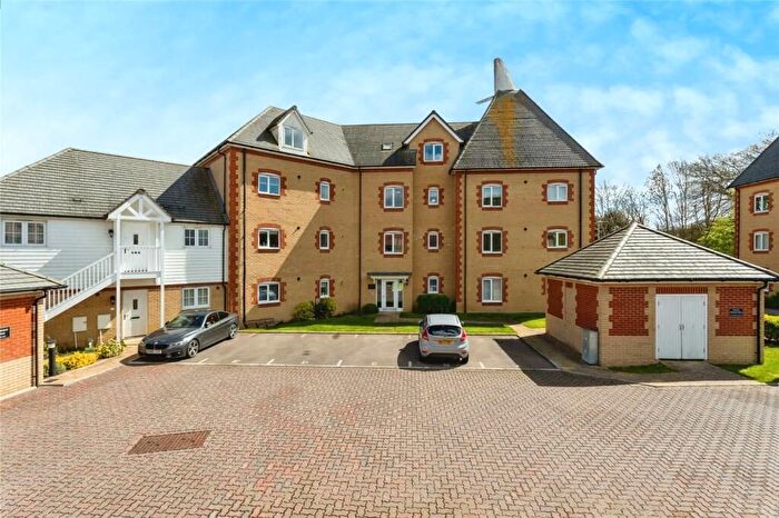 2 Bedroom Property To Rent In Oakshott Close, Tonbridge, TN11