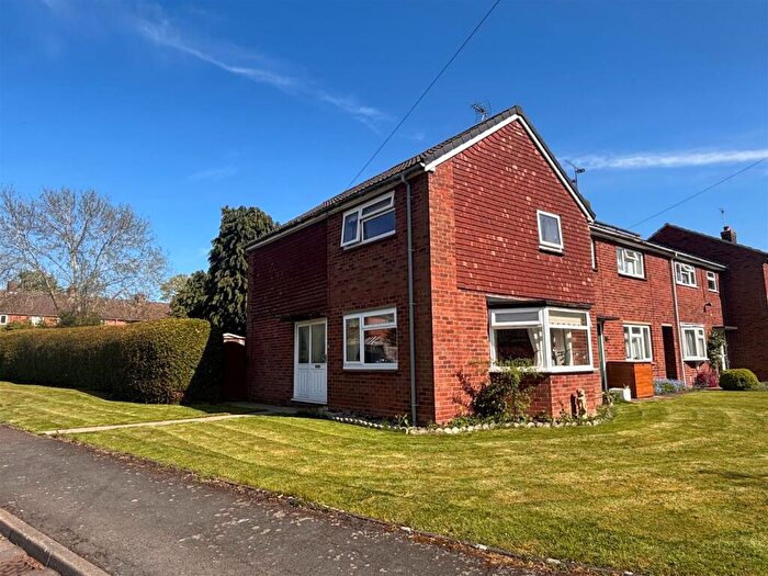 3 Bedroom End Of Terrace House For Sale In Oaktree Close, Moreton Morrell, CV35