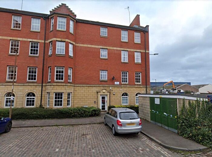 2 Bedroom Flat To Rent In Fox Street, Edinburgh, Midlothian, EH6