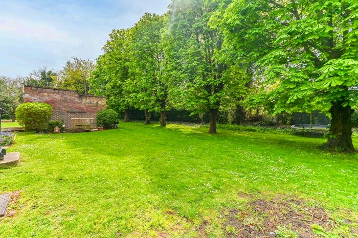 3 Bedroom Flat To Rent In Grove Avenue, Sutton, SM1