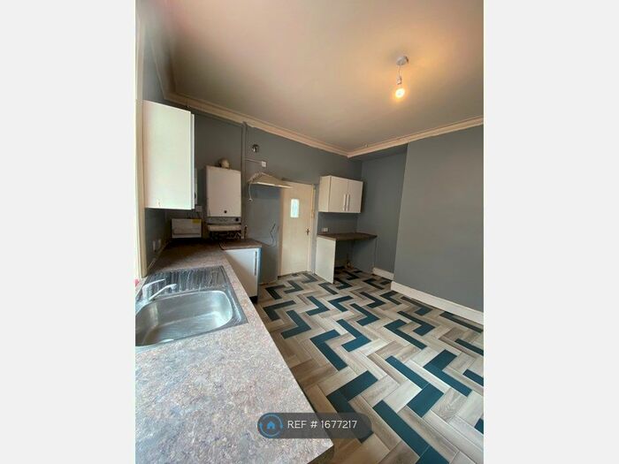 4 Bedroom End Of Terrace House To Rent In Manor Drive, Halifax, HX3