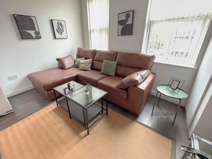 5 Bedroom Terraced House To Rent In Kensington, L7