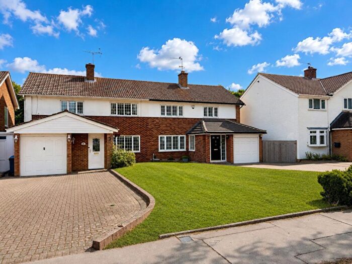 3 Bedroom Semi-Detached House For Sale In Falconwood Road, Croydon, CR0