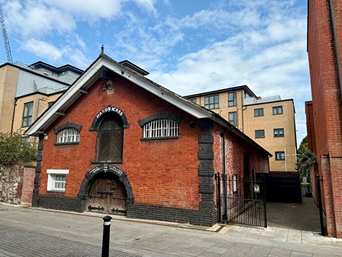 1 Bedroom Flat To Rent In Canal Walk, Southampton, Hampshire, SO14