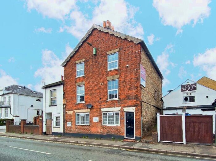 4 Bedroom Apartment To Rent In Raval Close, Farnham, GU9