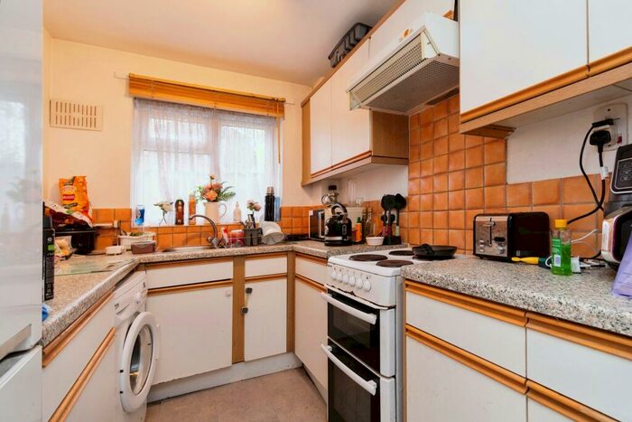 1 Bedroom Flat For Sale In Eaton Road, Sutton, SM2