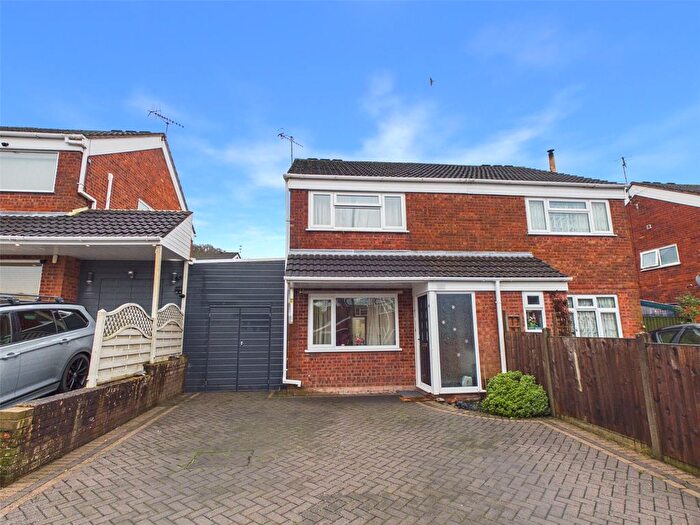 3 Bedroom Semi Detached House For Sale In Medway Road, Worcester, Worcestershire, WR5