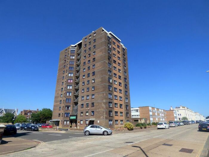 2 Bedroom Flat To Rent In Kingmere, South Terrace, Littlehampton, BN17