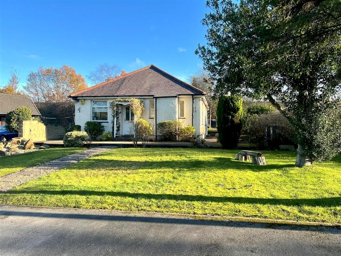 2 Bedroom Detached Bungalow To Rent In Barnsley Road, Penistone, Sheffield, S36