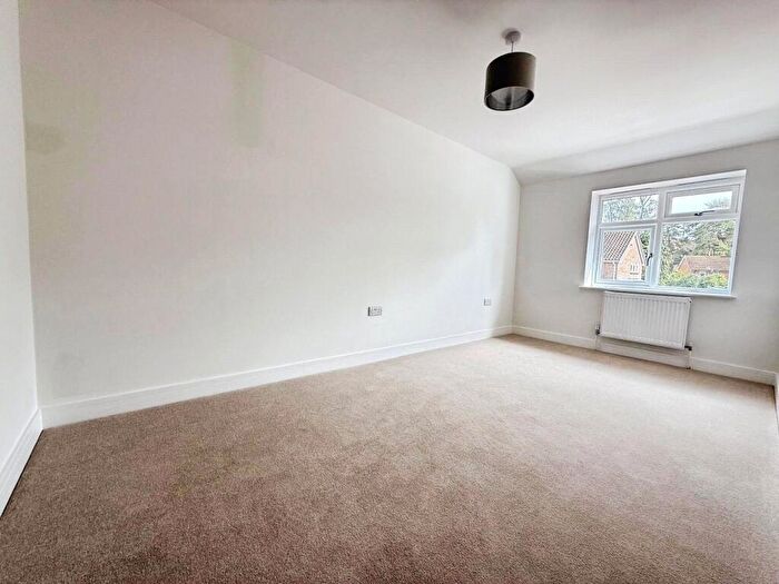 2 Bedroom Detached House For Sale In Shaftesbury Close, Bracknell, Berkshire, RG12