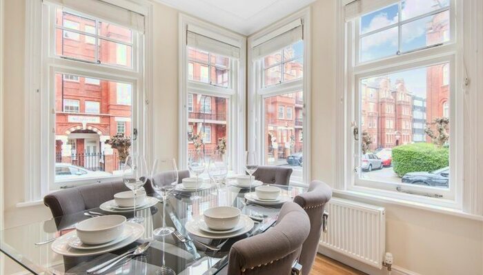 3 Bedroom Flat To Rent In Hamlet Gardens, Ravenscourt Park, London, W6