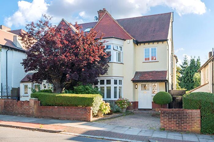 5 Bedroom Semi-Detached House For Sale In Finchley Way, Finchley, N3
