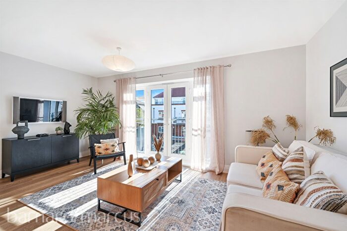 1 Bedroom Flat For Sale In Ruxley Lane, Epsom, KT19