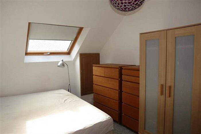 2 Bedroom Flat To Rent In Bedroom Top Floor Flat In Winton, BH9