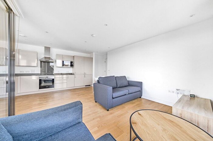 2 Bedroom Flat To Rent In Burgess Springs, Chelmsford, CM1
