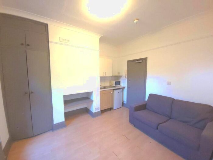 Studio To Rent In Lyncroft Gardens, London, NW6