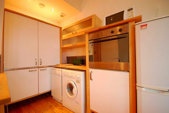 2 Bedroom Flat To Rent In Fulham Road, Fulham, London, SW6