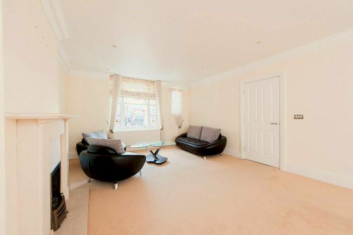 4 Bedroom Maisonette For Sale In High Street, Harrow On The Hill, Harrow, HA1