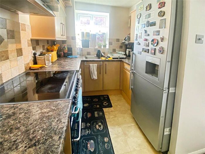1 Bedroom Flat To Rent In Chipstead Close, Sutton, Surrey, SM2