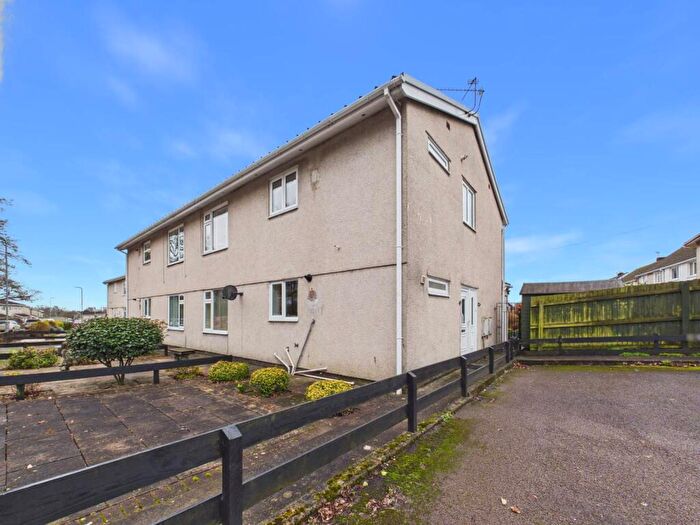 2 Bedroom Flat For Sale In Blaen-Y-Coed, Rhiwbina, Cardiff, CF14