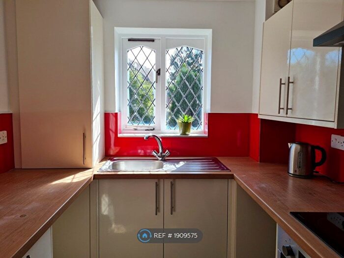 1 Bedroom Flat To Rent In Ravenhill, Swansea, SA5