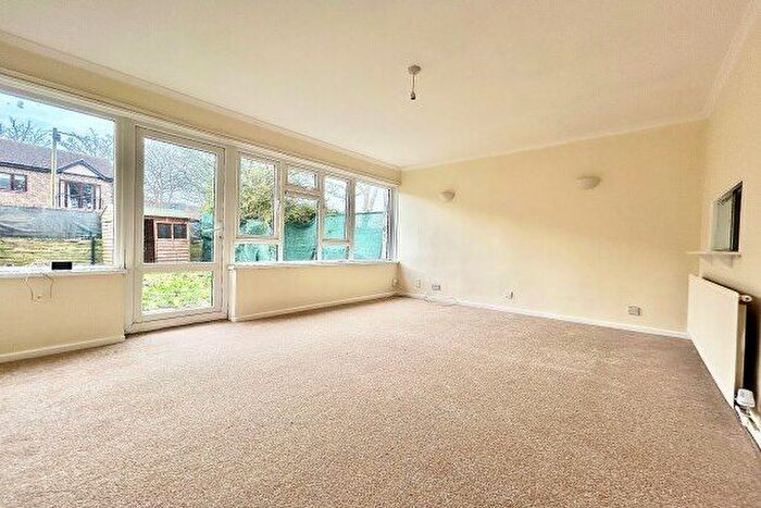 3 Bedroom Flat To Rent In The Drive, London, E17