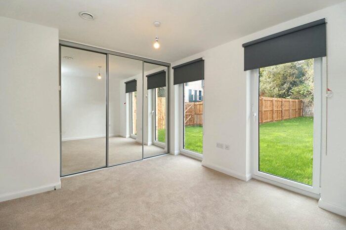 2 Bedroom End Of Terrace House To Rent In Kilpatrick Grove, Edinburgh, EH6