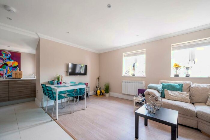 2 Bedroom Flat To Rent In High Street, Old Woking, Woking, GU22