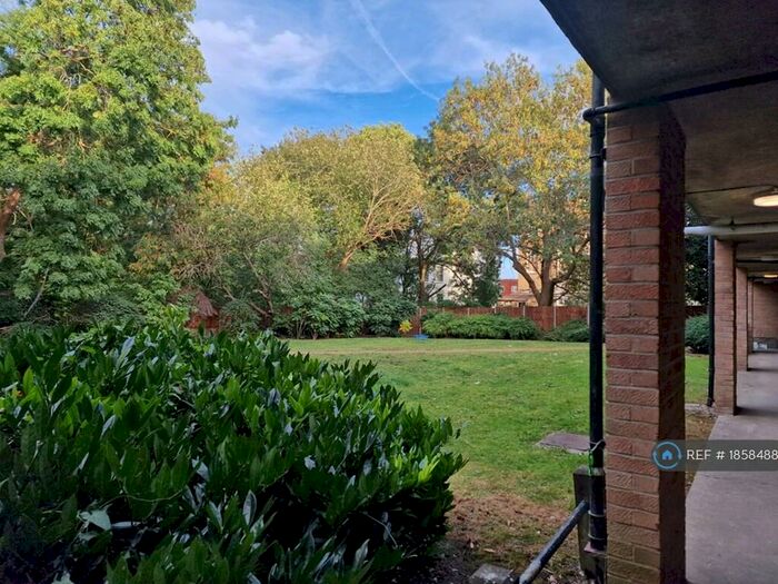 2 Bedroom Flat To Rent In Weighton Road, London, SE20