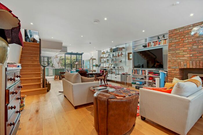 3 Bedroom Maisonette To Rent In Fitzroy Road, Primrose Hill, London, NW1