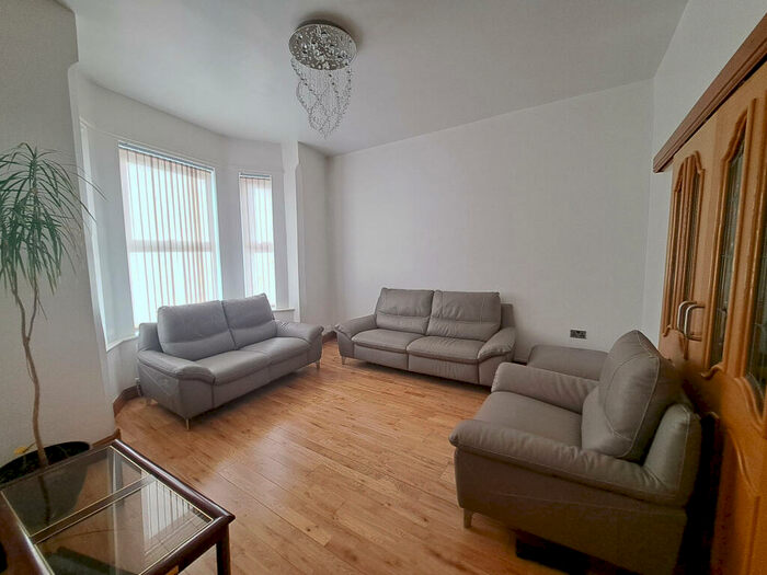 3 Bedroom Terraced House To Rent In Mossley Road, Ashton-under-lyne, OL6