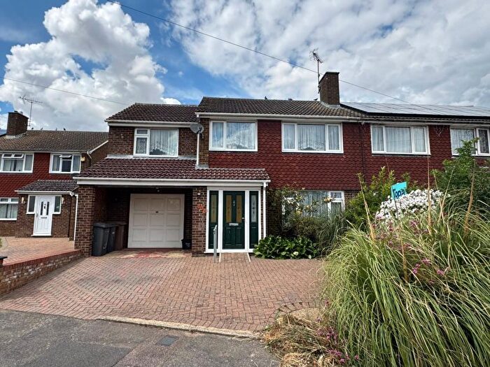 5 Bedroom Semi-Detached House For Sale In Kinross Crescent, Luton, LU3