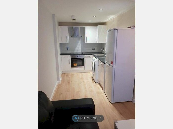 2 Bedroom Flat To Rent In Concord Street, Leeds, LS2