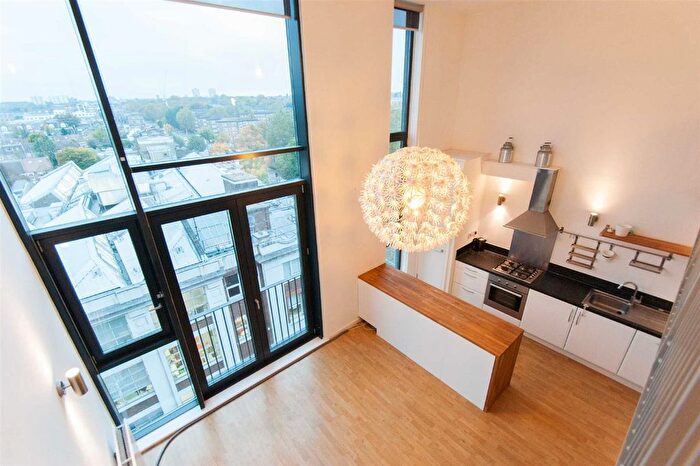 2 Bedroom Flat To Rent In Cowley Road, London, W3