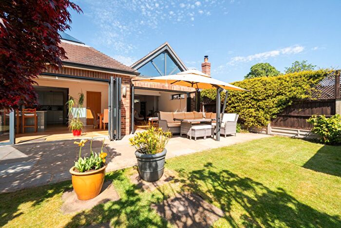 3 Bedroom Bungalow For Sale In Barton Close, Shepperton, TW17