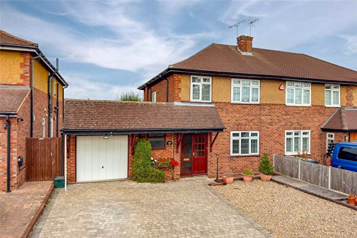 3 Bedroom Semi-Detached House For Sale In Chandlers Road, St. Albans, Hertfordshire, AL4