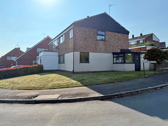 3 Bedroom Semi-Detached House For Sale In Alvechurch Road, Halesowen, West Midlands, B63