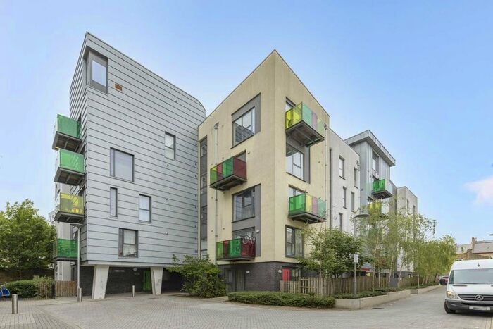 2 Bedroom Flat To Rent In Bicycle Mews, London, SW4