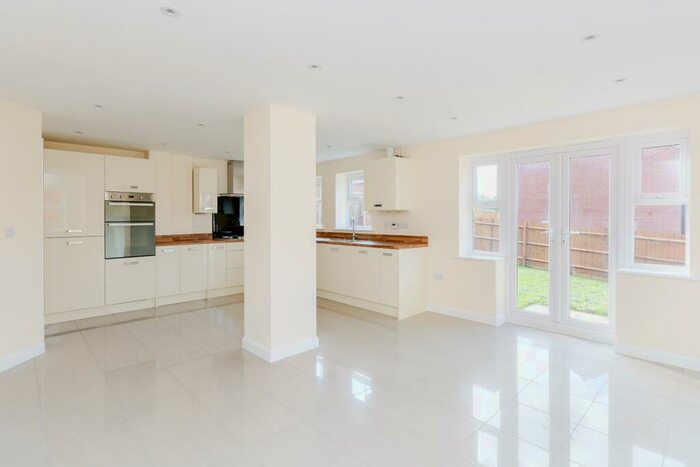 5 Bedroom Detached House To Rent In Shearwater Road, Hemel Hempstead, Hertfordshire, HP3